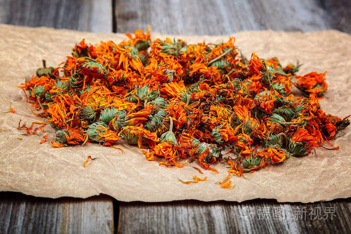 干的金盏花木属药用植物