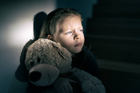 孤单的儿童图片