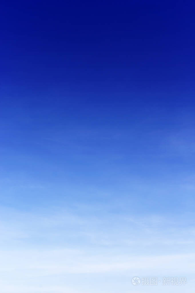 蓝色天空背景没有云柔和的焦点