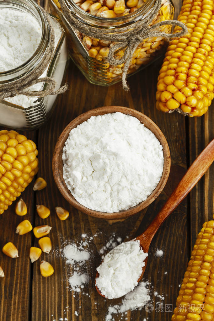 玉米淀粉在桌子上