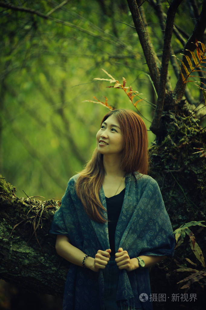 多安岗山清迈李子树公园亚洲美女肖像泰国