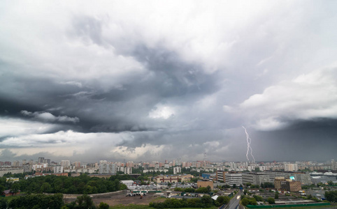 风雨交加的景象图片