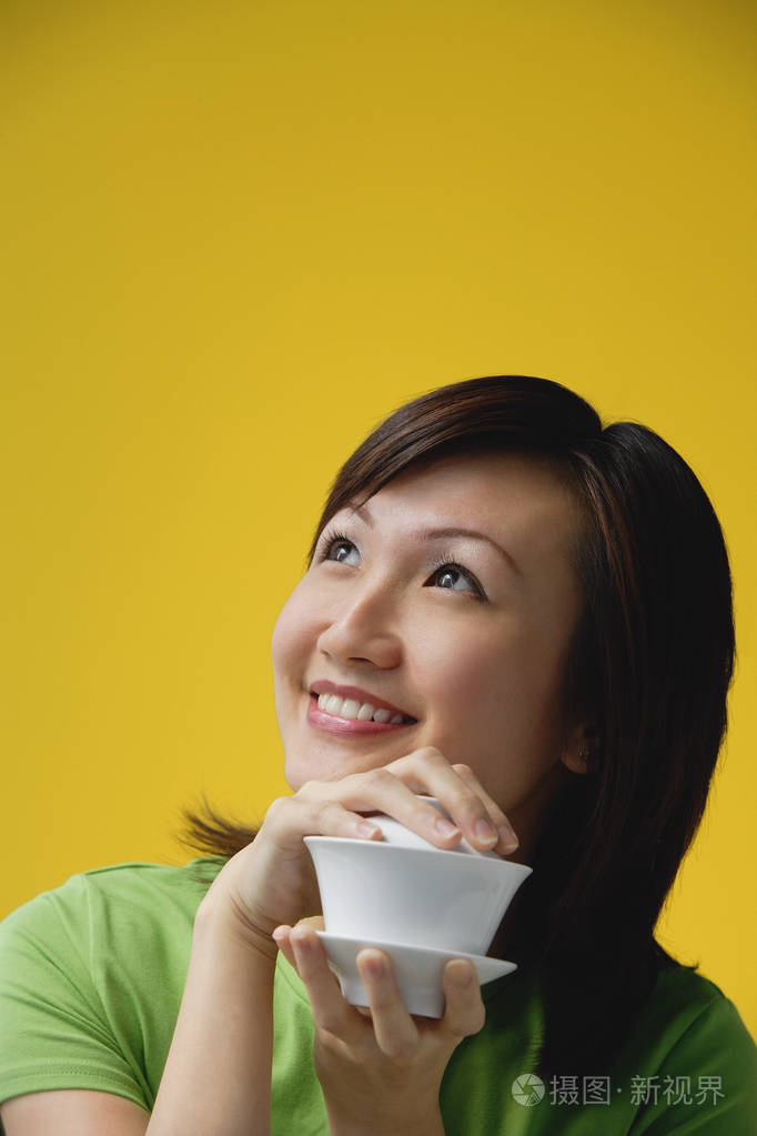 女人喝杯茶