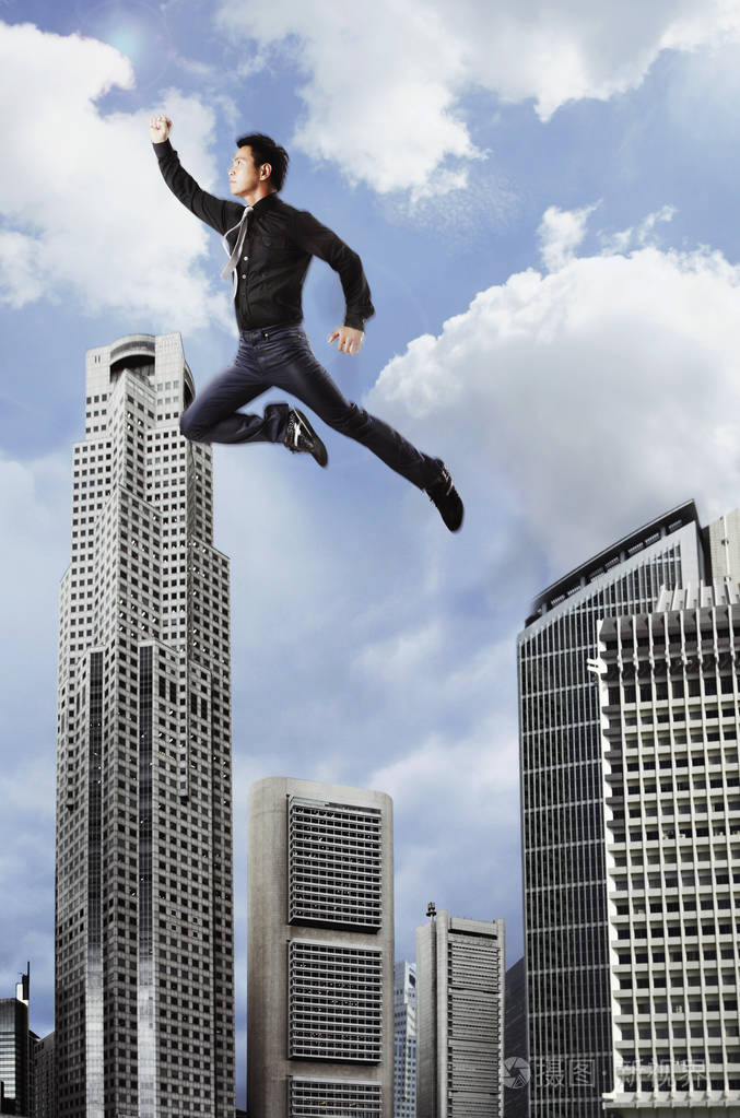 在天空中飞行的人