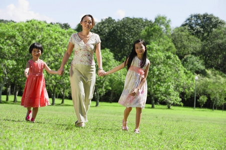 两个女孩和母亲插画