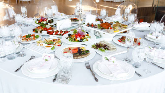 与餐和婚宴餐具装饰的表图片