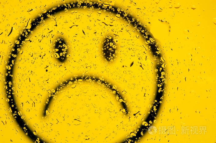 悲伤的黄色笑脸与水滴