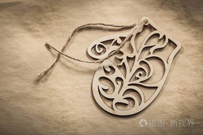 在牛皮纸上的圣诞手套装饰