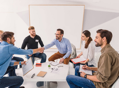 在圈结识新朋友照片