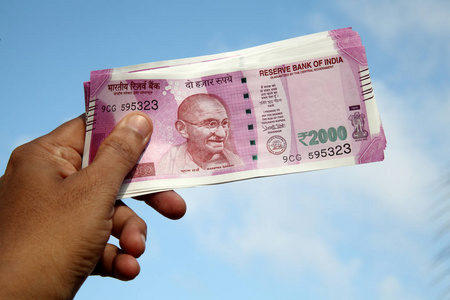 印度 2000年卢比的纸币的特写照片