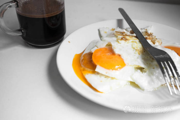 健康的早餐咖啡炒的蛋