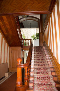 很老的楼梯在城堡或老房子, 类型中世纪照片