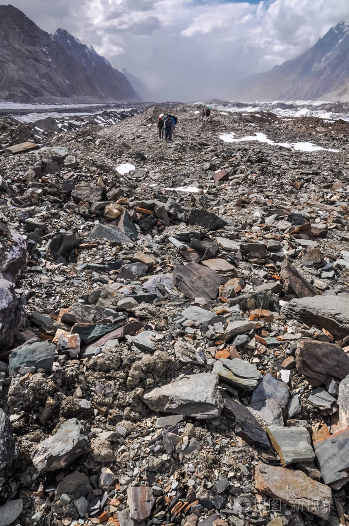 在吉尔吉斯斯坦的岩石地形