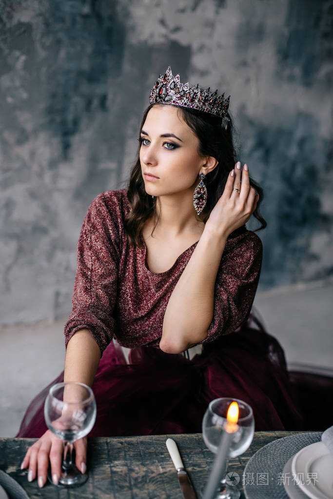 女王的图像中一个美丽的女人的画像