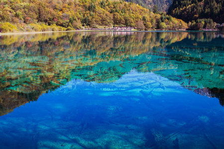 五花湖是在九寨沟的湖泊图片