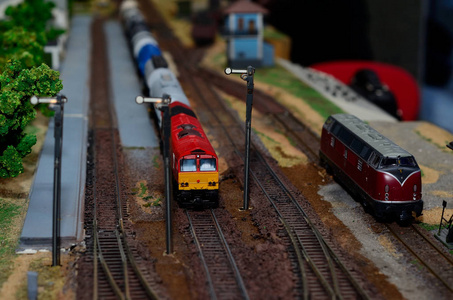 在铁路上的火车模型图片