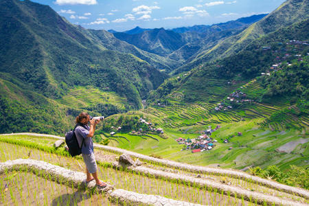 一个人拍摄风景。 菲律宾的水稻梯田