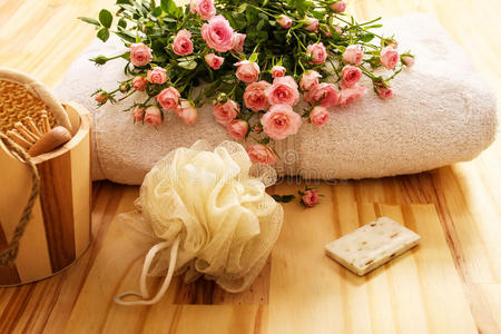 玫瑰毛巾和水疗配件