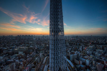 东京湾天际线东京湾彩虹桥在暮光中羽田国际机场周边东京湾鸟瞰图东京