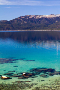 塔霍湖的蓝色水域