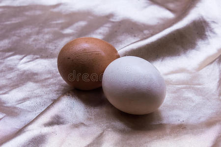 新鲜健康的鸡蛋，静物复活节