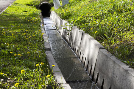 后修筑道路股与 rj45 网线的团队秋季清理雨水沟富有色彩的分子背景
