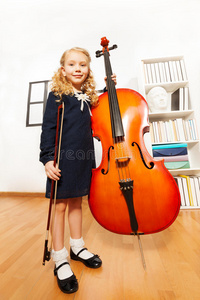 艺术 儿童 音乐 美丽的 孩子们 连衣裙 大提琴 工具 小提琴手