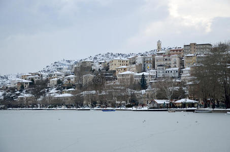 银行 风景 冷冰冰的 卡斯托里亚 城市 希腊语 城市景观