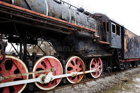 生锈的旧蒸汽机车