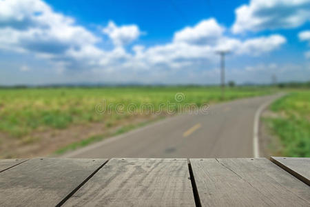 梯田木材和道路风景景观的散焦和模糊图像