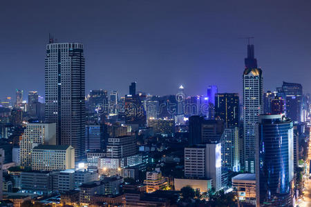 商务大厦曼谷市区黄昏场景，高角度鸟瞰