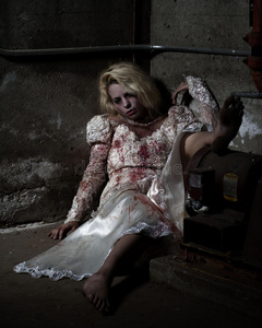 死了的另类女孩照片