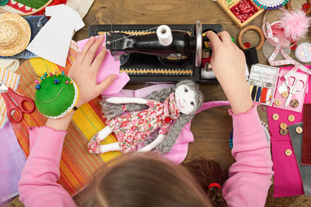 顶视图,缝纫配件顶视图,裁缝工作场所,许多人反对做针线活,手工制作的