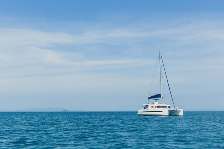 的北极冬季极地资源管理器中的背景下的人老式山资源管理器中的标签