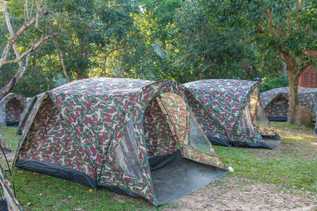 帐篷和亭在露营地国家公园露营图片