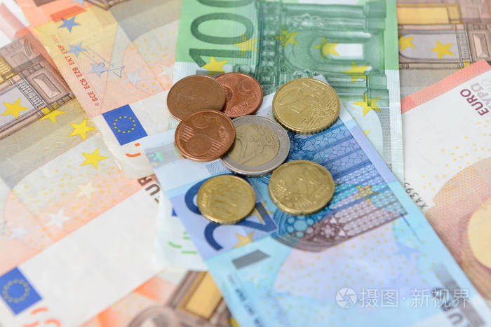 钱欧元纸币与硬币