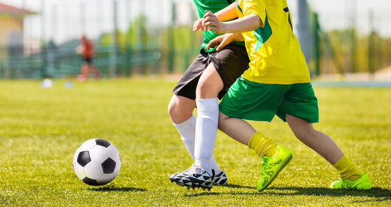 青年踢图片-青年踢素材-青年踢插画-摄图新视界