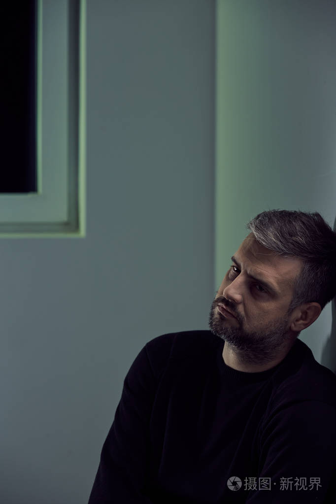 郁闷的中年男子