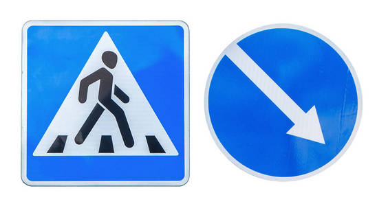 交通标志行人过路处和路口优先道方向签署孤立在白色背景与剪切路径