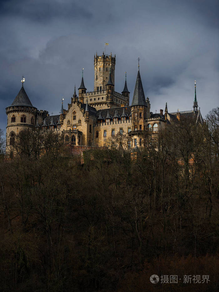黑暗的戏剧性景观与马林堡城堡