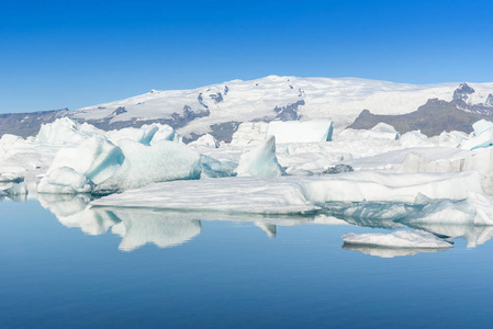 冰山在冰岛冰川泻湖的视图图片