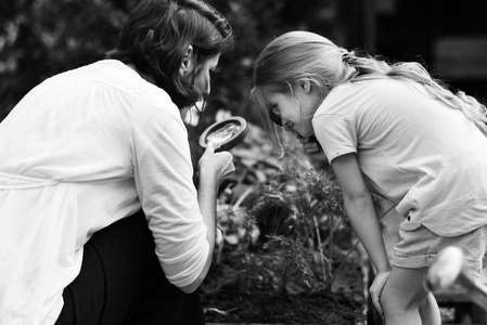 小孩遇到坏人图片