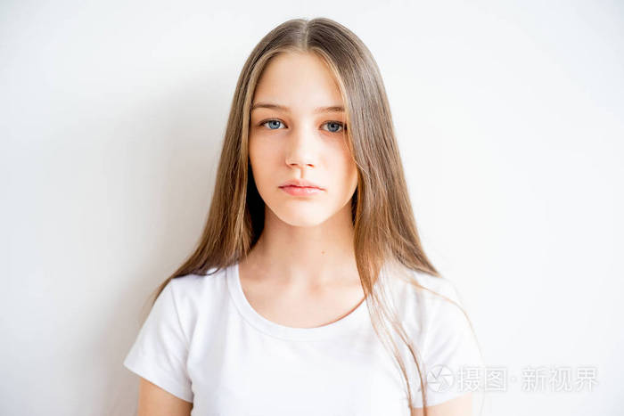 女孩脸上表情和情绪