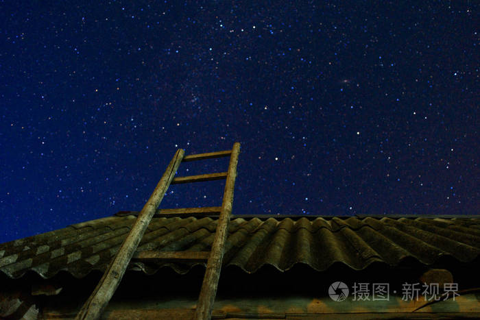 楼梯通向天空照片-正版商用图片1rwmop-摄图新视界