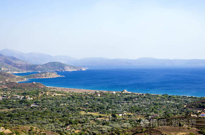 从希腊希俄斯岛的一座山的顶部向大海风景