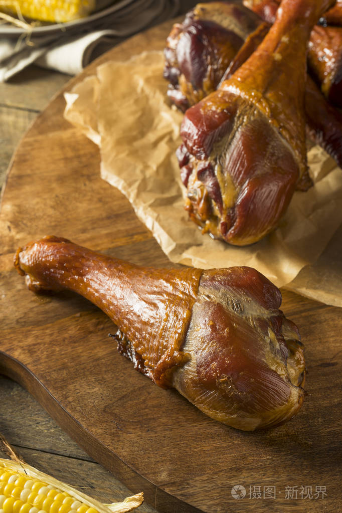 烧烤烟熏的火鸡腿