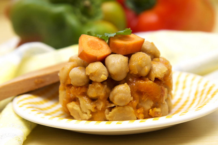 鹰嘴豆熟木表板上照片