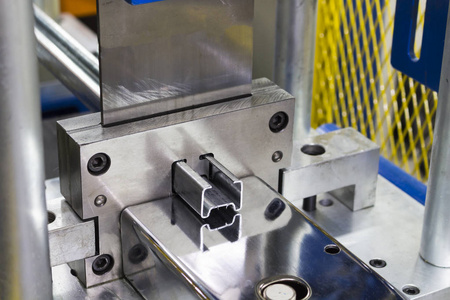 弯板关闭退出滚压成形机的不锈钢钣金件照片