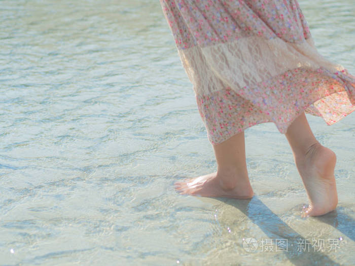 女性的脚特写细节.加强概念照片-正版商用图片1ryrsz-摄图新视界