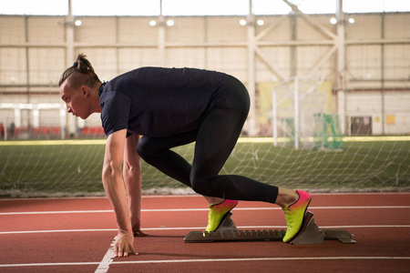 短跑长跑比赛图片